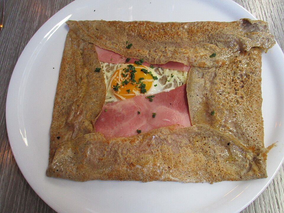 Galette complète: Buchweizen mit Schinken, Käse und Ei